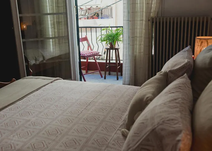 The House Around The Corner شقة
